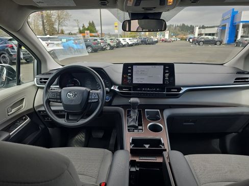 Certified 2024 Toyota Sienna LE FWD image 20