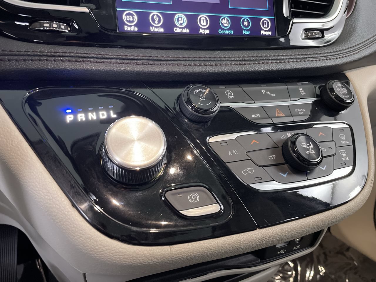 Used 2019 Chrysler Pacifica Limited FWD image 19