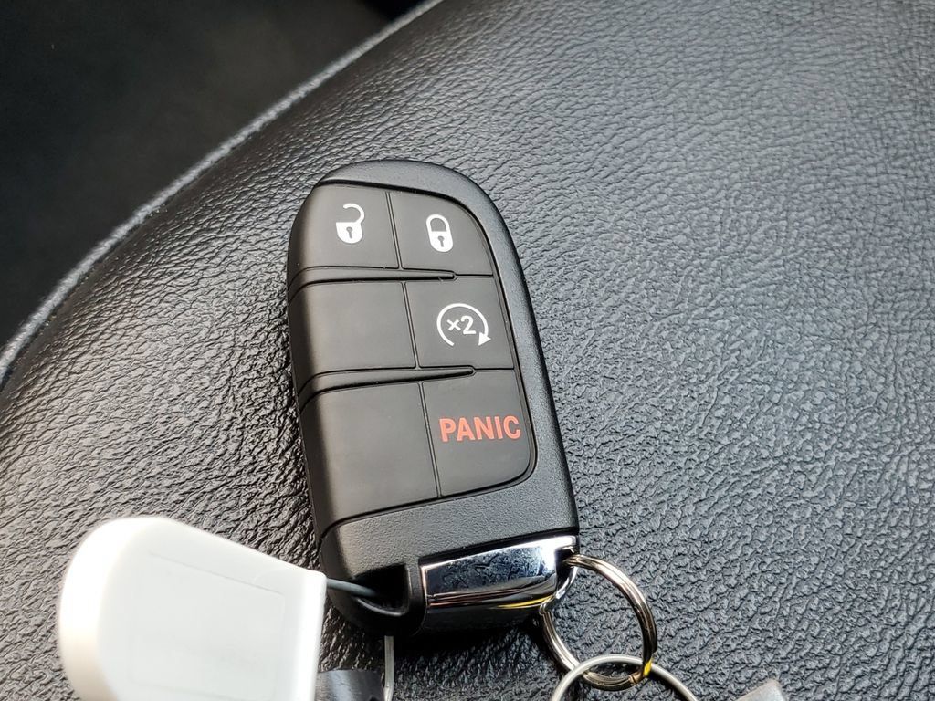 Used 2025 Jeep Compass Limited AWD/4WD image 32