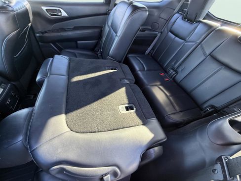 Used 2019 Nissan Pathfinder SL image 12