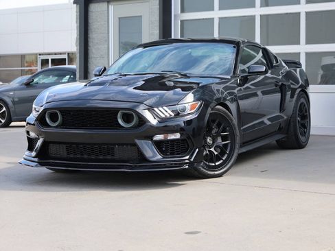 Used 2017 Ford Mustang GT RWD image 3