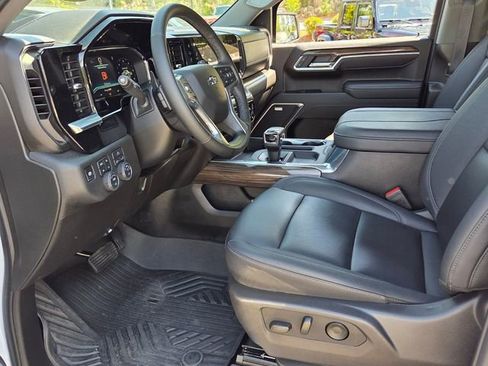 Used 2025 Chevrolet Silverado 1500 RST AWD/4WD image 13