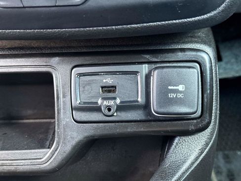 Used 2021 Jeep Renegade Latitude FWD image 24