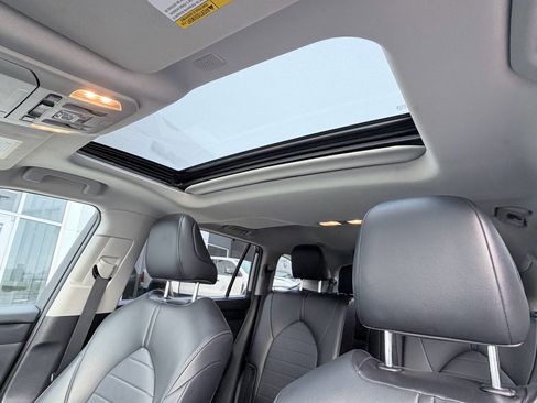 Used 2021 Toyota Highlander XLE image 10