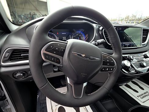 New 2026 Chrysler Voyager LX image 9