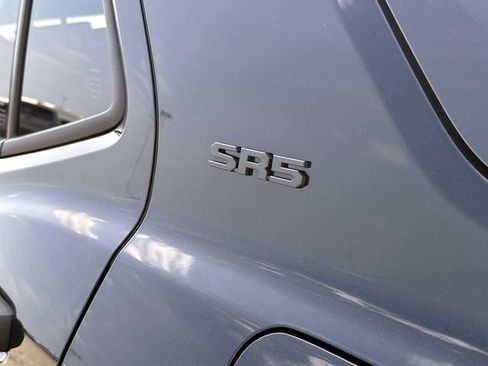 Used 2025 Toyota 4Runner SR5 AWD/4WD image 12