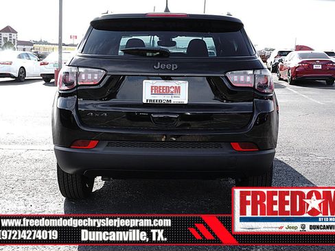 New 2026 Jeep Compass Latitude image 4