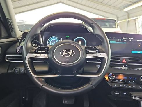 Used 2024 Hyundai Elantra SEL w/ Convenience Package FWD image 12