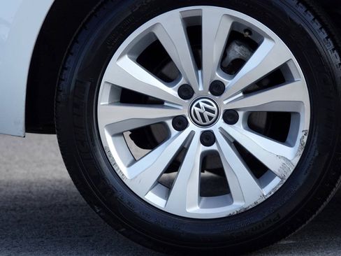 Used 2015 Volkswagen Golf TDI S FWD image 49