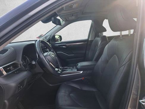 Used 2022 Toyota Highlander Limited image 10