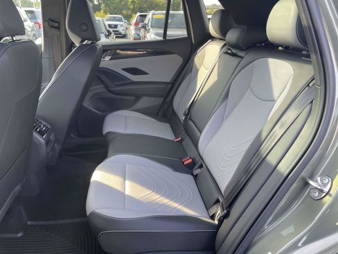 Certified 2025 Volkswagen Tiguan SE R-Line AWD/4WD image 12