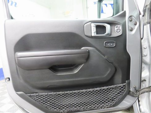 Used 2020 Jeep Wrangler Unlimited Willys image 47