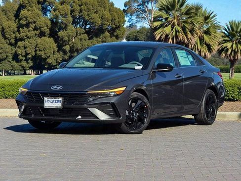 New 2026 Hyundai Elantra SEL Sport Premium FWD image 2