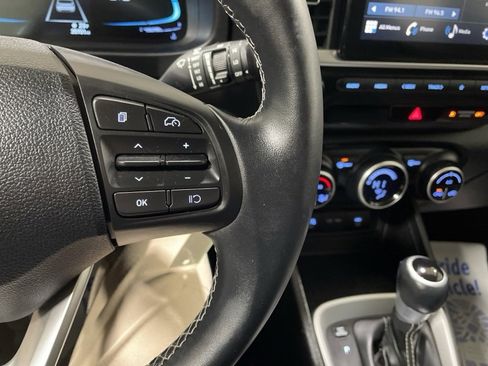 Used 2023 Hyundai Venue SEL image 25