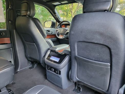 Used 2024 Lincoln Navigator L 4WD image 13