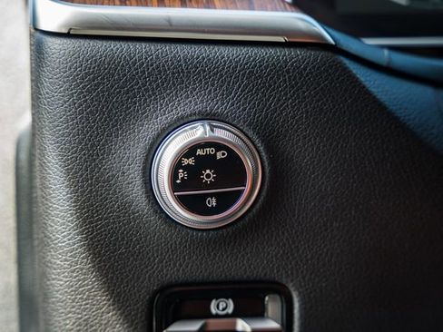 Used 2025 Mercedes-Benz GLC 350e 4MATIC image 41