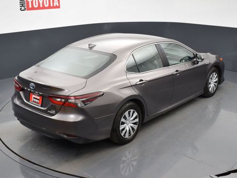 Used 2021 Toyota Camry LE image 19