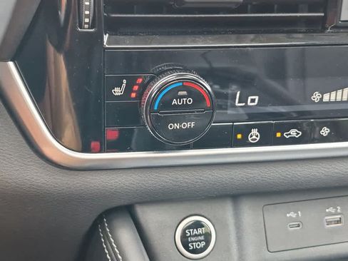 Used 2023 Nissan Rogue SL AWD/4WD image 15