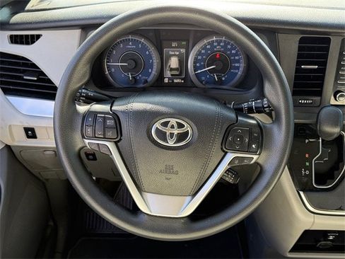 Used 2019 Toyota Sienna LE image 13