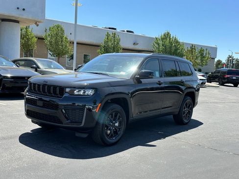 New 2026 Jeep Grand Cherokee L 4WD image 2