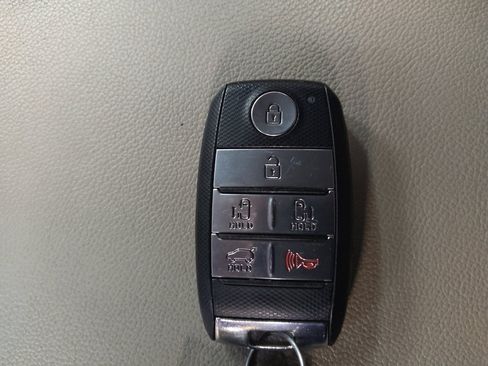 Used 2019 Kia Sedona EX FWD image 32