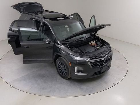Used 2023 Chevrolet Traverse RS image 49