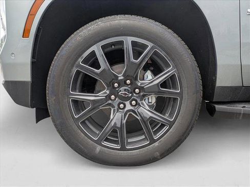 New 2025 Chevrolet Suburban Premier image 10