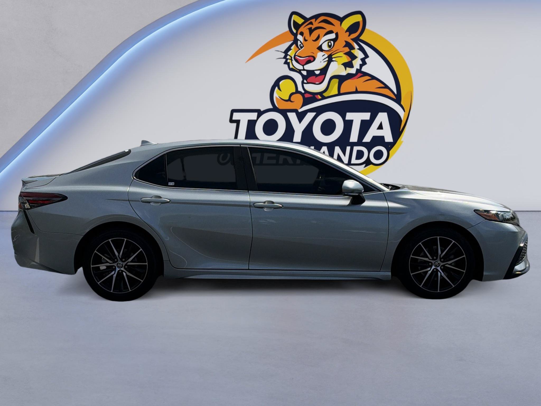 Used 2022 Toyota Camry SE FWD image 4