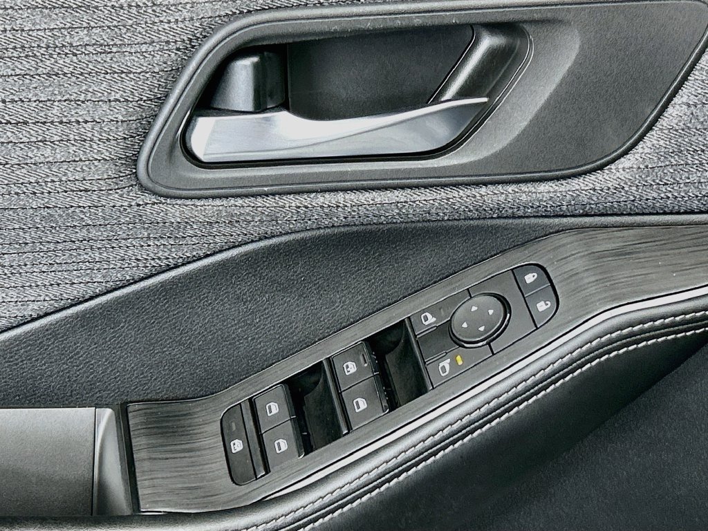 Used 2023 Nissan Rogue SV FWD image 21