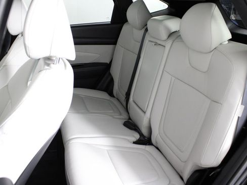 Certified 2025 Hyundai Tucson Limited FWD image 22