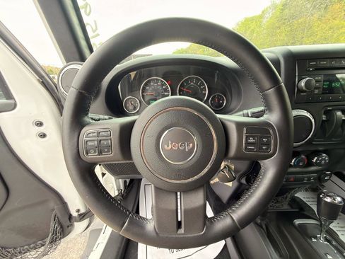 Used 2012 Jeep Wrangler Sahara w/ Connectivity Group AWD/4WD image 10