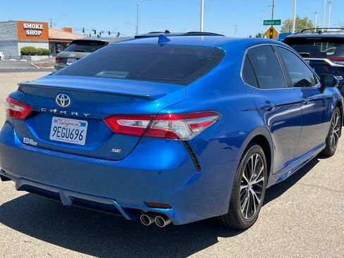 Used 2019 Toyota Camry SE w/ Convenience Package FWD image 4