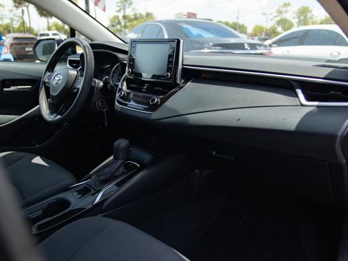Used 2021 Toyota Corolla LE FWD image 16