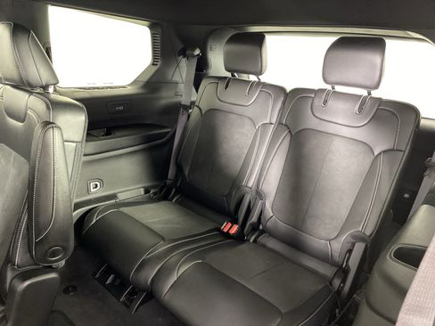 Used 2024 Jeep Grand Cherokee L Altitude AWD/4WD image 33