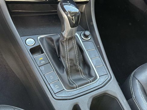 Certified 2022 Volkswagen Jetta SEL image 21