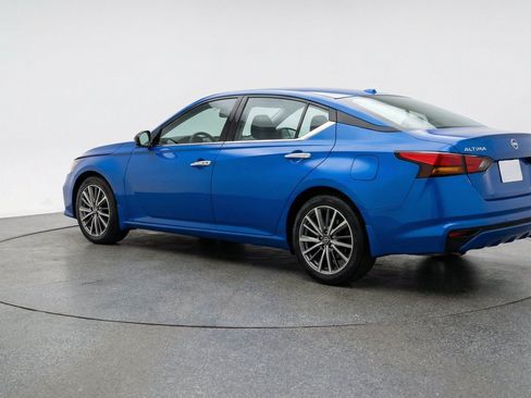 Used 2025 Nissan Altima 2.5 SV FWD image 6