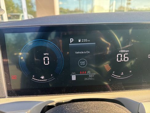 Certified 2025 Hyundai Tucson SE image 9