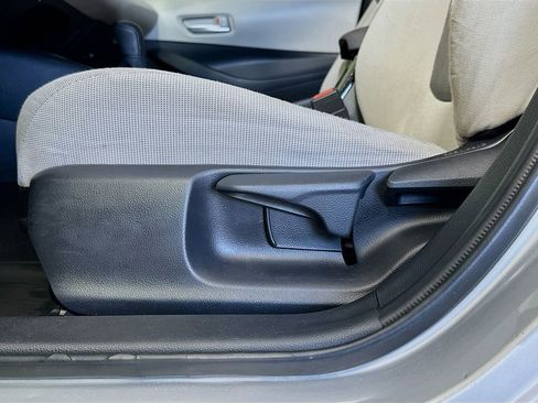 Used 2020 Toyota Corolla LE FWD image 22