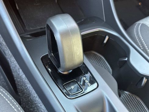 Certified 2025 Volvo XC40 B5 Core image 14