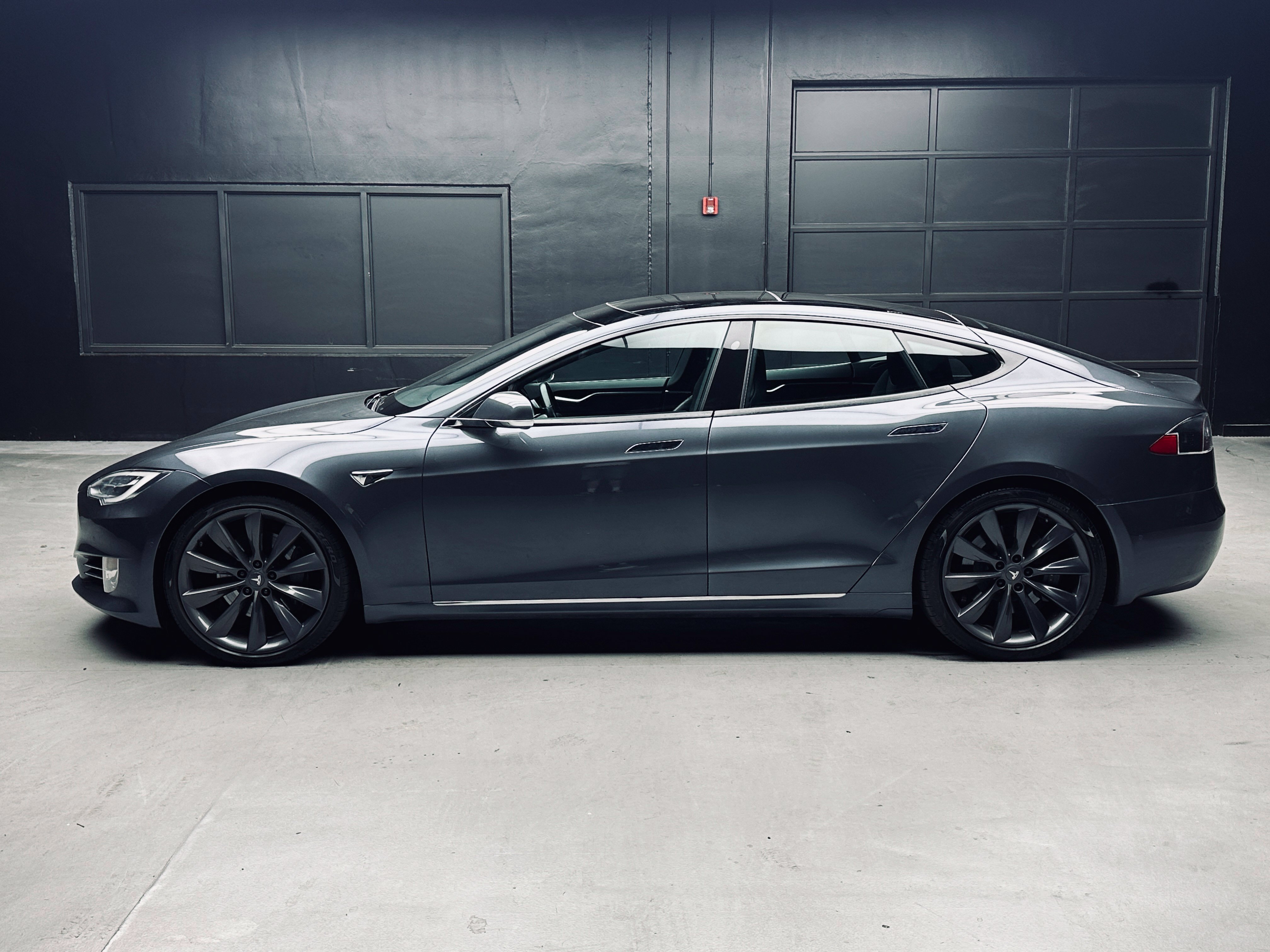 Used 2017 Tesla Model S 75D AWD/4WD image 4
