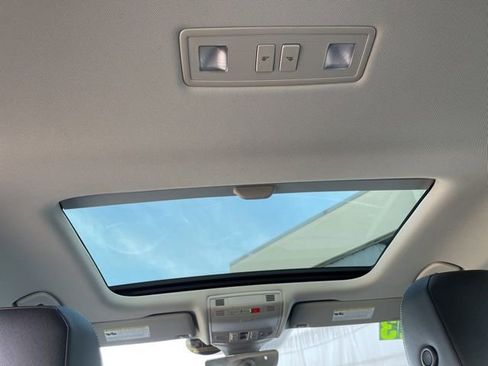 Used 2023 Volkswagen Jetta SE image 29