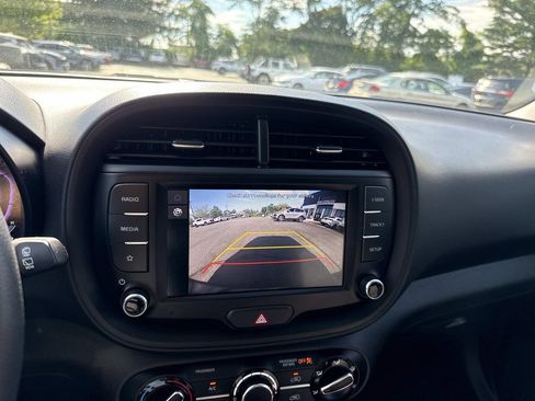 Used 2024 Kia Soul LX w/ Option Group 015 FWD image 21