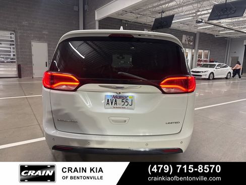 Used 2019 Chrysler Pacifica Limited image 9