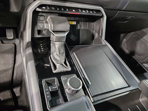 Used 2024 Toyota Tundra Platinum AWD/4WD image 32