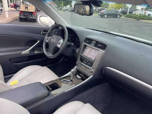 Used 2011 Lexus IS 250C w/ Luxury Pkg RWD image 2
