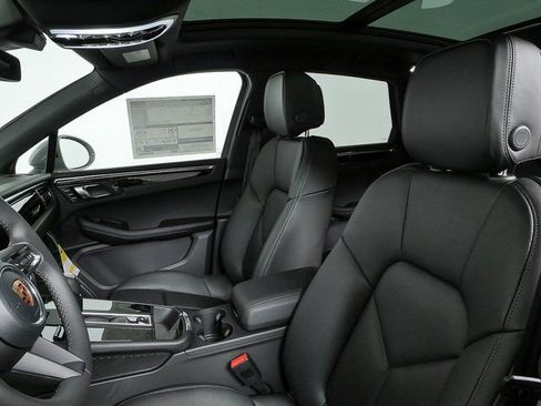 New 2026 Porsche Macan image 5