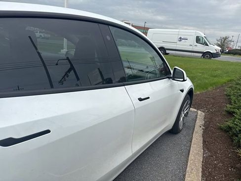 Used 2023 Tesla Model Y Long Range image 9