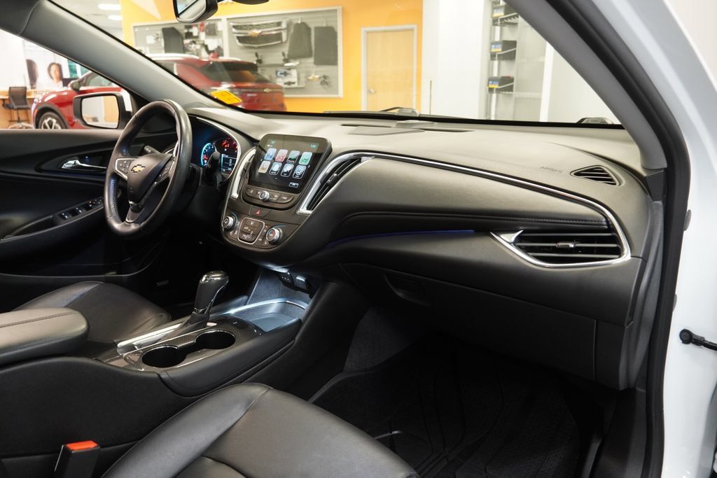 Used 2018 Chevrolet Malibu LT w/ Leather Package FWD image 37