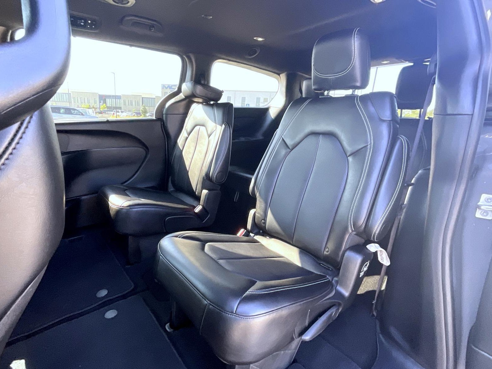 Used 2025 Chrysler Pacifica Select FWD image 19