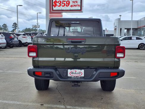 Used 2022 Jeep Gladiator Sport AWD/4WD image 7